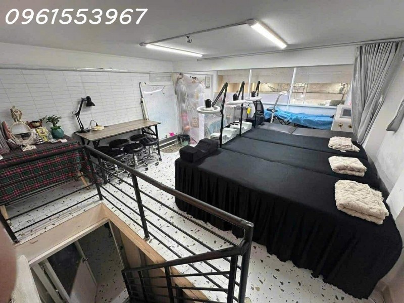 HỒ CHÍ MINH SHARE MẶT BẰNG LÀM ĐẸP TRÊN LẦU PHÙ HỢP LÀM SPA, PHUN XĂM, NỐI MI, CHĂM SÓC