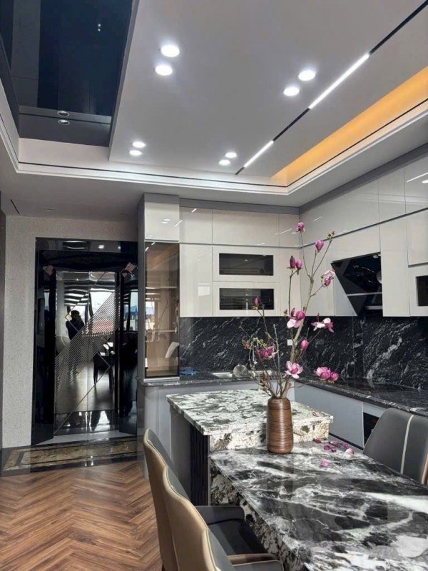 NHÀ 48M2, 8 TẦNG PHỐ NGUYỄN VĂN CỪ - GARA Ô TÔ - FULL NỘI THẤT - NHỈNH 19 TỶ