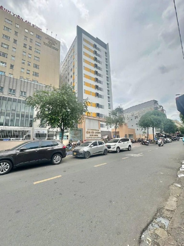 Nhà Bán : nhà đẹp diện tích to đẹp cách mặt tiền An Bình vài bước chân . Đối diện Bệnh Viện An Bình