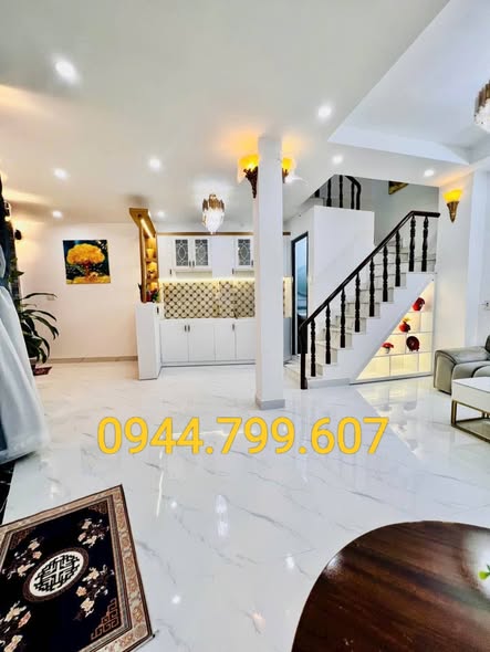 NHÀ 3 TẦNG - THÍCH HỢP CHO KHÁCH NHỎ TIỀN - CĂN GÓC 2MT - HTP -NHĨNH 2TỶ