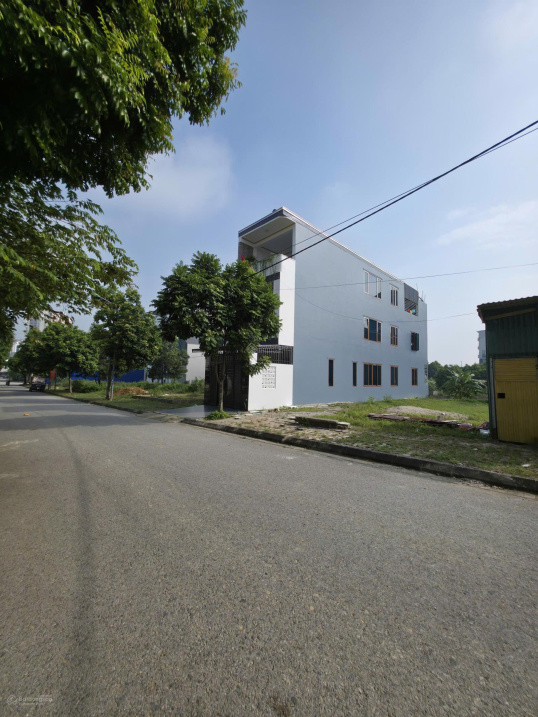 Tôi bán nhanh lô đất 100,1m2 full thổ tại Phú Cát, Hà Nội, sổ đỏ, đường oto tránh nhau, giá 3 tỷ