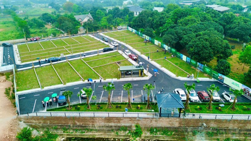 ĐỘC NHẤT LÔ GÓC ,CÁCH ĐƯỜNG QUỐC LỘ 21A CHỈ 200M