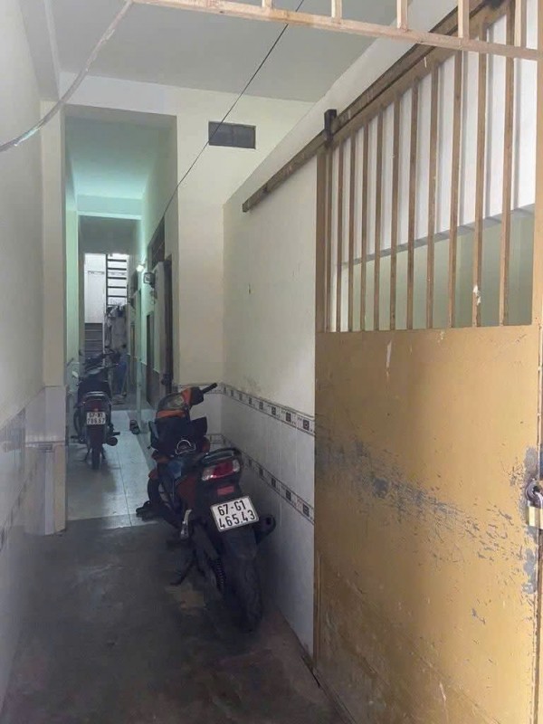 Dãy trọ 6 × 22_(cấp 4 ) có Dòng tiền 20tr/thg. Sát bên Trường ĐH MERKETING Q7_Khu hiện hữu _sổ riêng