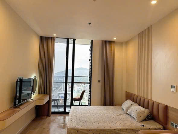 CẦN BÁN 1 CĂN STUDIO Ở ICON, MÀ GIÁ LẠI BẰNG 1 CĂN 2 PHÒNG NGỦ MÌNH MUA Ở BIM ,HẠ LONG QUẢNG NINH