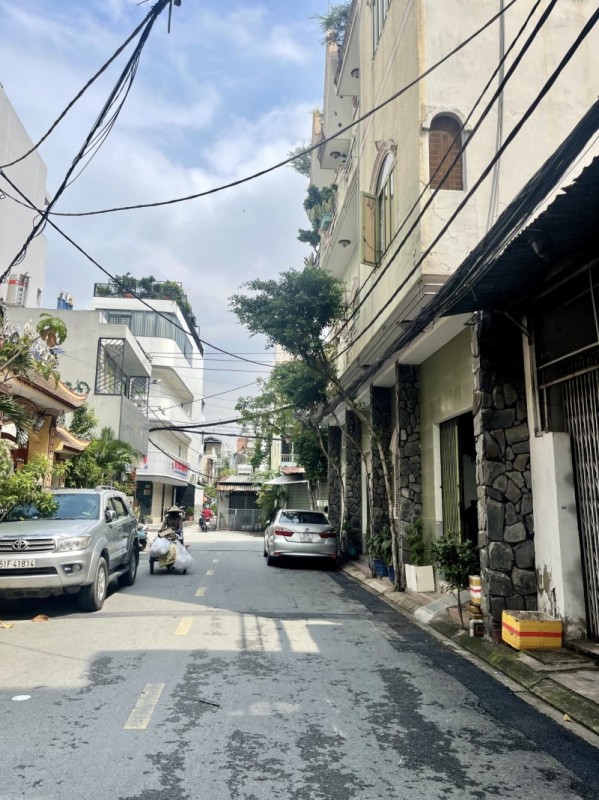 Bán nhà Biệt thự - hẻm 8m Dương Đức Hiền - DT: 13x12m, 3 Tầng, CN 150m2, chỉ 18,5 tỷ.