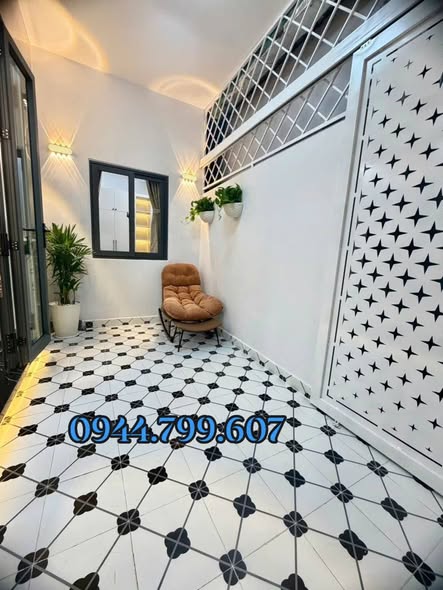 NHỈNH 3TỶ NHỎ NHÀ CẤP 4 XÂY MỚI FULL NỘI THẤT CHỈ VIỆC VÀO Ở - KHU DÂN CƯ HIỆN HỮU - HẺM CAO RÁO