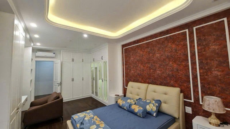 Bán nhà Nguyễn Văn Cừ 75m 6 tầng thang máy ô tô qua hơn 15 tỷ