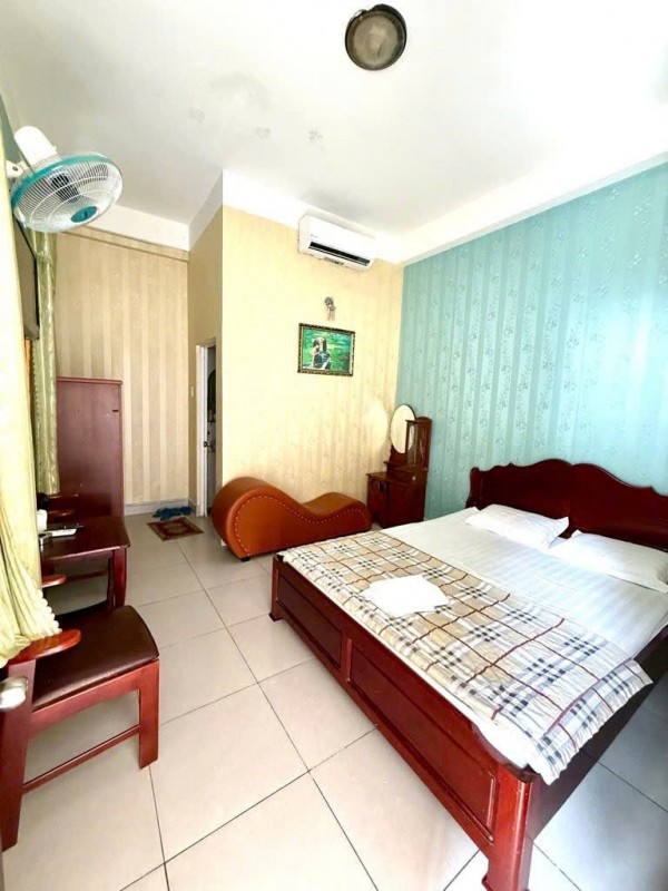 Quận 7, Khách Sạn  Mặt Tiền Đường Lý Phục Man, 6 Tầng, 6x20m. Chỉ Có 23 tỷ, Cần Bán Gấp