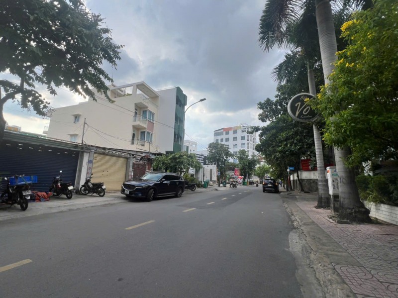 Giảm 500tr, Bán nhà mặt tiền kinh doanh Quốc Hương, Thảo Điền, 130m2, HDT 45tr, 33.5 tỷ