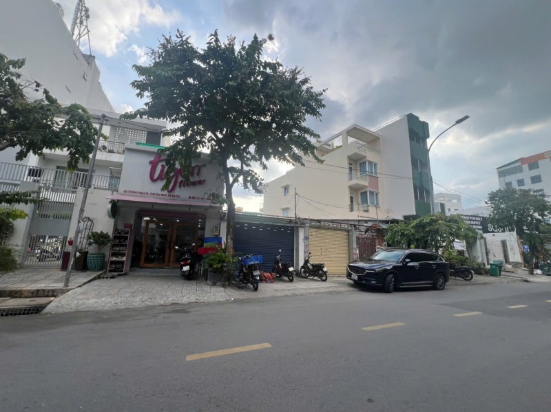 Giảm 500tr, Bán nhà mặt tiền kinh doanh Quốc Hương, Thảo Điền, 130m2, HDT 45tr, 33.5 tỷ