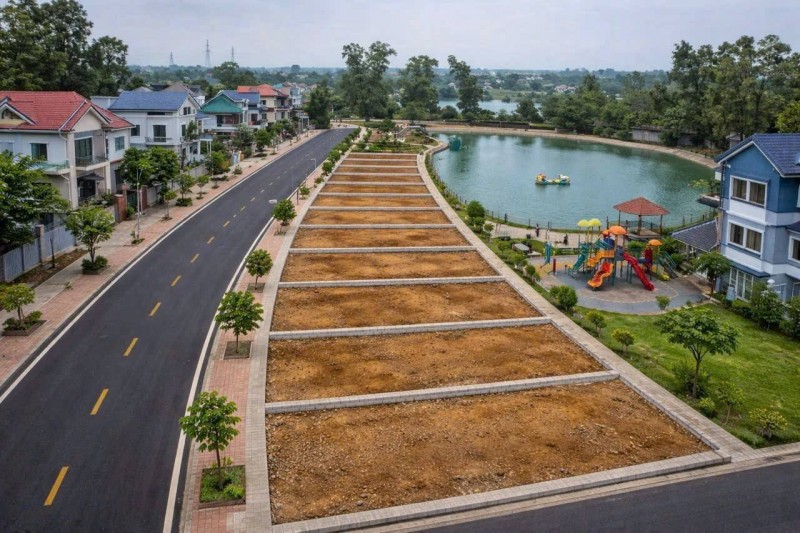 Nợ ngân hàng nhiều  tôi cần bán mảnh đất ở Hòa Lạc thiện chí thì gọi luôn 0393778489