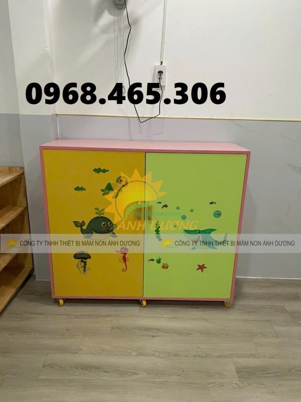Tủ đựng chăn gối mầm non, tủ cặp dép trẻ em bằng gỗ