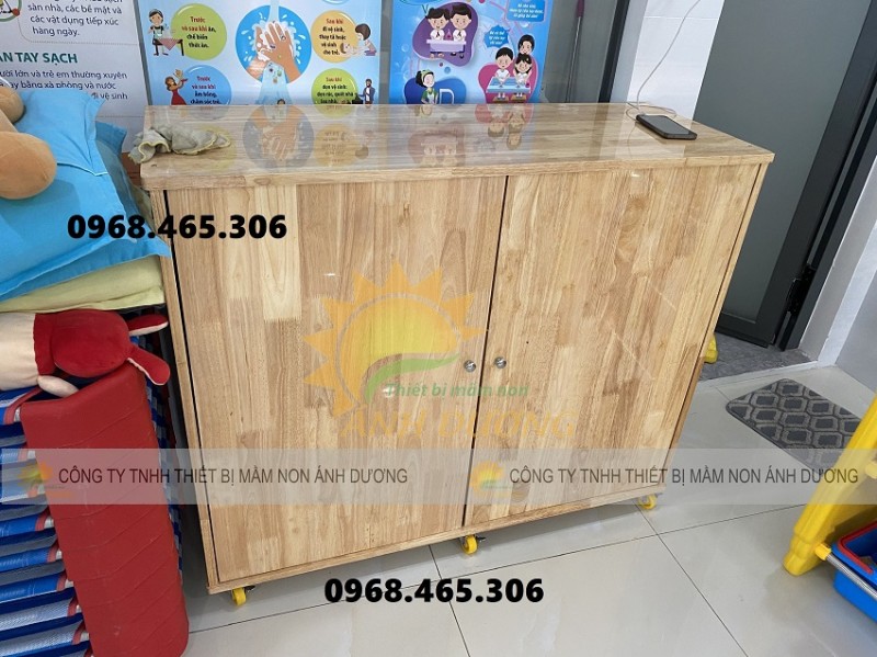Tủ đựng chăn gối mầm non, tủ cặp dép trẻ em bằng gỗ