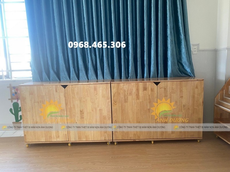 Tủ đựng chăn gối mầm non, tủ cặp dép trẻ em bằng gỗ