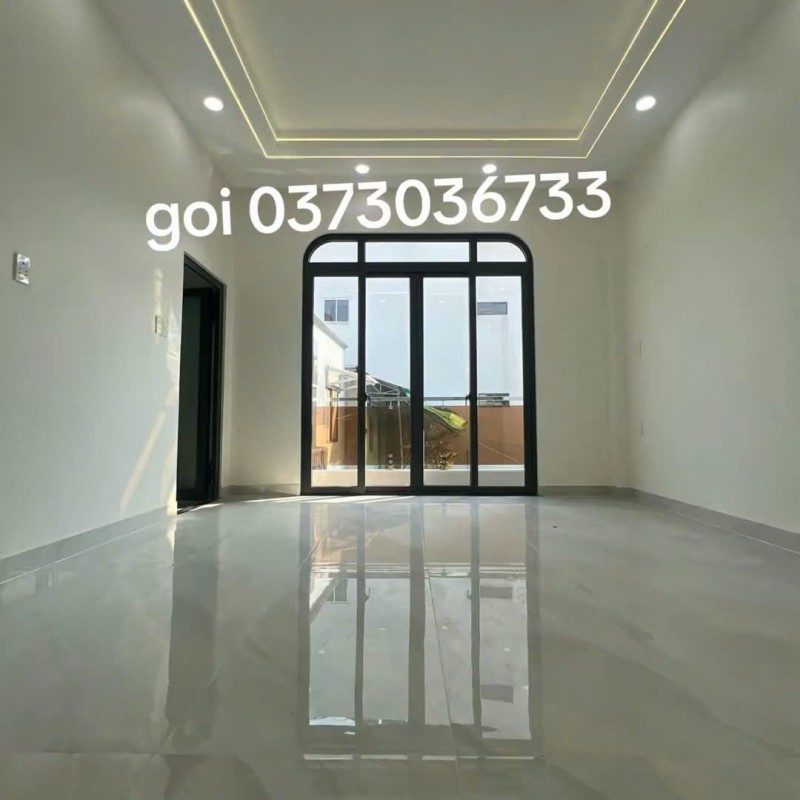 Bán nhà Gấp đã giãm 500 triu Ngang 8.8 x 8.8 nở 9m đúc bê tông q4 trung tâm