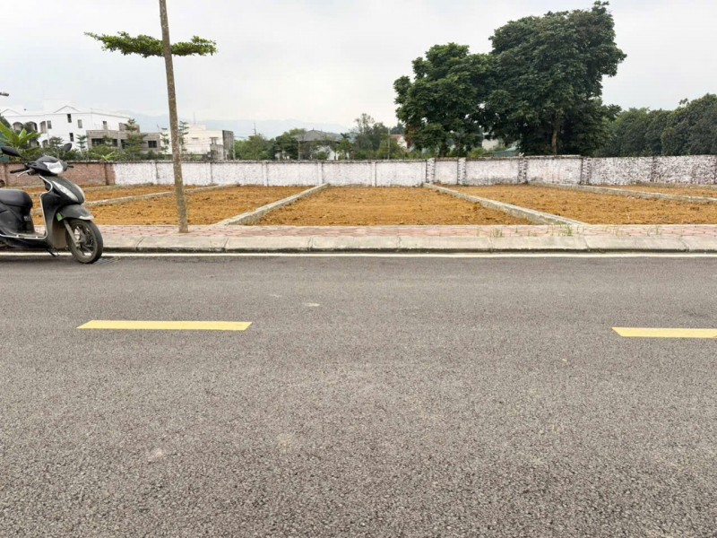 ĐHQG không phải là tiện ích, mà là nguồn tiền. Mỗi mùa nhập học là một làn sóng thuê trọ. Ai có đất