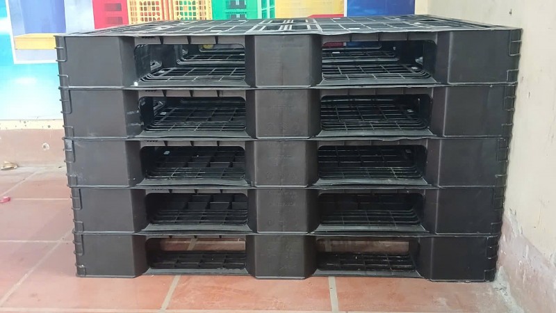 PALLET NHỰA 1100 x 1100 x 125 mm MÀU ĐEN. MUA/BÁN LH: 0964018718
