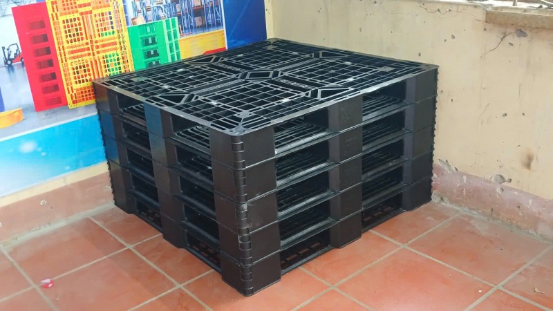 PALLET NHỰA 1100 x 1100 x 125 mm MÀU ĐEN. MUA/BÁN LH: 0964018718