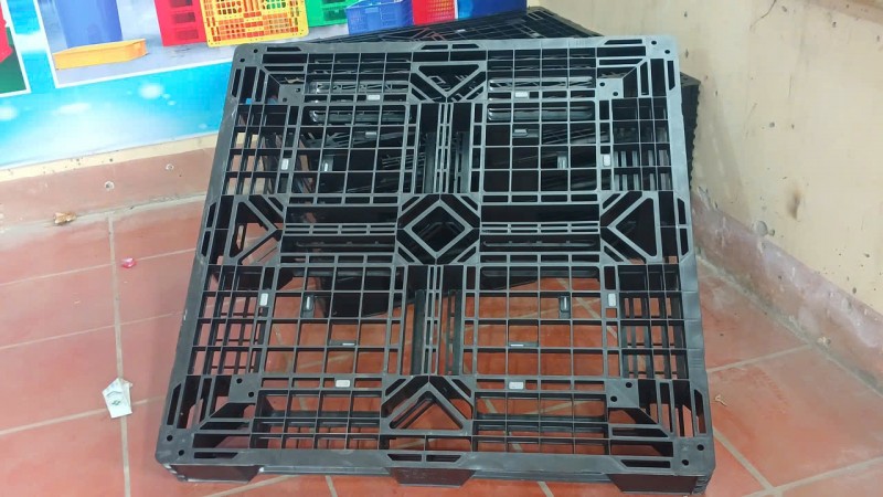 PALLET NHỰA 1100 x 1100 x 125 mm MÀU ĐEN. MUA/BÁN LH: 0964018718