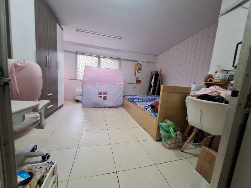 B.án nhà Tập thể Quỳnh Mai 70m 2 ngủ về ở ngay nhà dân.