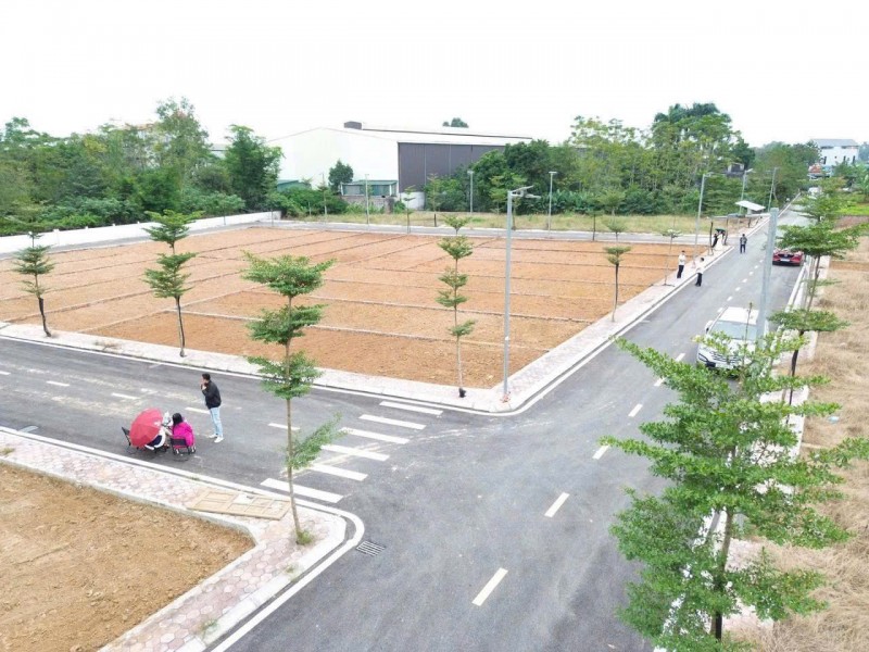 Chính Chủ Bán đất Liền Kề : 101.7m2 đất fun thổ cư. 4.x tỷ . Thôn 7 Phú Cát / Hòa Lạc/ Hà Nội, lh