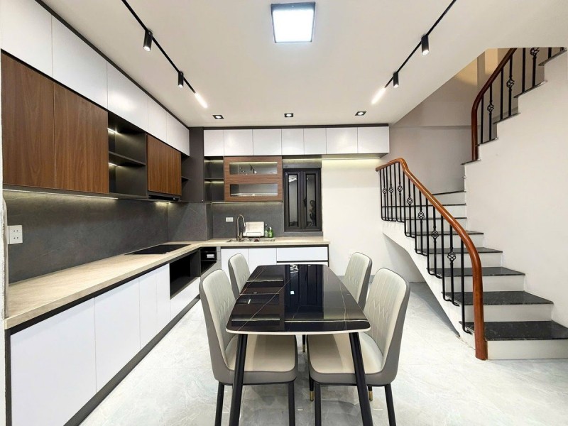 SIÊU PHẨM BỒ ĐỀ, 5 TẦNG, MT 4.5M Ô TÔ ĐỖ CỔNG - FULL NỘI THẤT - CHỈ NHỈNH 8 TỶ