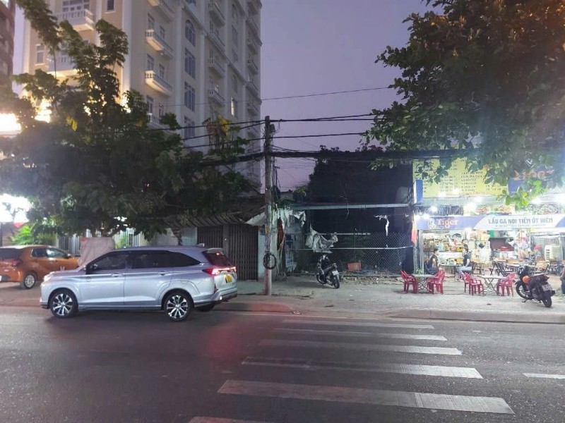 Quận 7, Lô Đất 750m2 Mặt Tiền Hoàng Quốc Việt, 2 Lối Đi, Giá Chào 115 tỷ