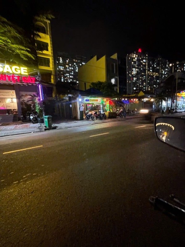 Quận 7, Lô Đất Mặt Tiền Hoàng Quốc Việt, 10,8x60m, Có Lối Đi Sau, Giá 115 tỷ, Bán Gấp