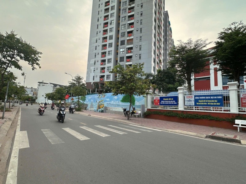 Bán nhà lô gốc KD cafe 3 lầu hẻm 616 Lê Đức Thọ 116m2 ngang 5.5m BÁN GẤP chỉ 18.9 tỷ.