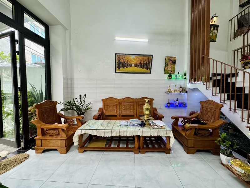 Kiệt ô tô tránh Ông Ích Đường 95m2 giá 5.5 tỷ, nhà 2 tầng mới cách mặt tiền 2 nhà