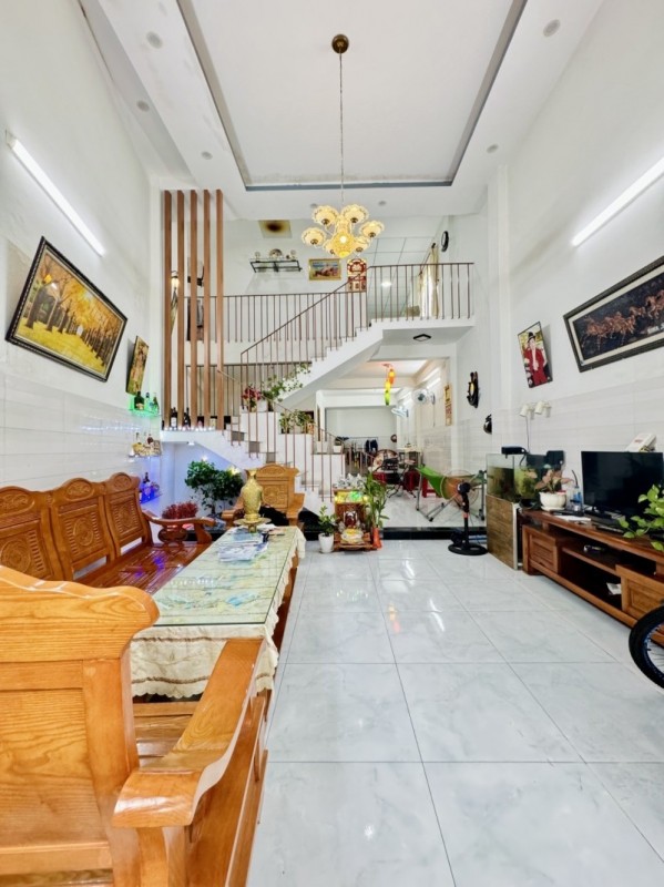 Kiệt ô tô tránh Ông Ích Đường 95m2 giá 5.5 tỷ, nhà 2 tầng mới cách mặt tiền 2 nhà