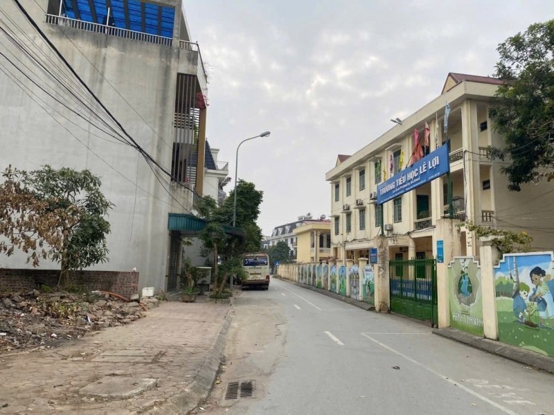 LÔ ĐẤT CỰC HIẾM GẦN TÂN XÃ ĐỐI DIỆN TRƯỜNG HỌC CHUNG TƯỜNG DỰ ÁN ĐẤU GIÁ LÀN 2 QL21