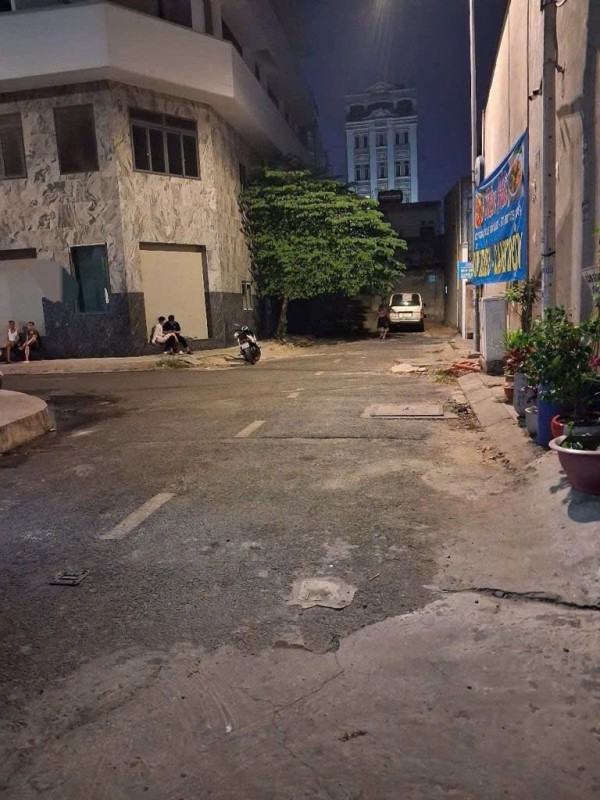 Hẻm Xe Hơi Thông - 5 Tỷ Nhỉnh - Bình Tân - Nhà Đẹp - Tặng Full Nội Thất - Ngay 4 Xã - Giáp Tân Phú