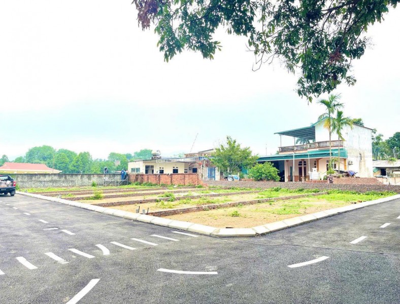 Bán cắt lỗ 100m2 trung tâm Hòa Lạc. LH : 0989556644