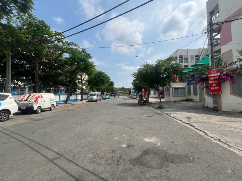 Bán nhà hẻm xe tải sát Q1
Ngang 3.95 x15.5 m