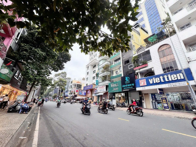 BÁN NHÀ MẶT TIỀN KD Đ.NGUYỄN TRÃI NỐI LIỀN Q1 NGAY NGUYỄN VĂN CỪ. Q5 - NGANG HIẾM 7M*21M - ĐANG