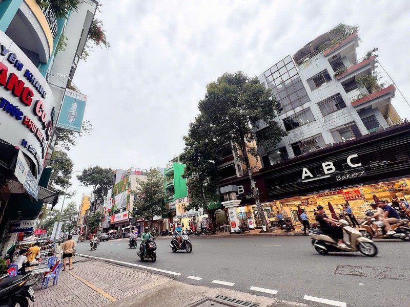 BÁN NHÀ MẶT TIỀN KD Đ.NGUYỄN TRÃI NỐI LIỀN Q1 NGAY NGUYỄN VĂN CỪ. Q5 - NGANG HIẾM 7M*21M - ĐANG