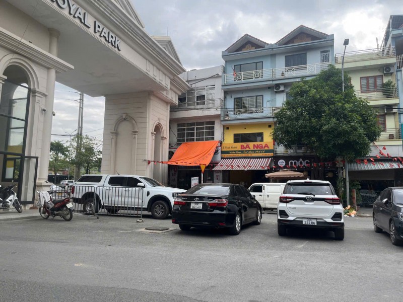 BÁN ĐẤT PHÂN LÔ OTO TRÁNH - VỈA HÈ KINH DOANH - NẰM TRONG KĐT HINDO ROYAL PARK