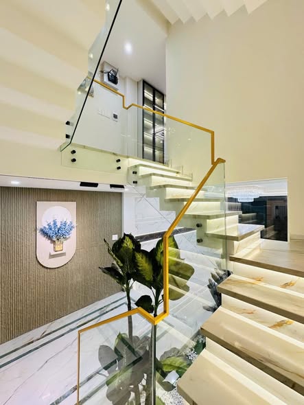 NHÀ 5 TẦNG LUNG LINH FULL NỘI THÂT XỊN XÒ - CÓ Ô CHỠ THANG MÁY