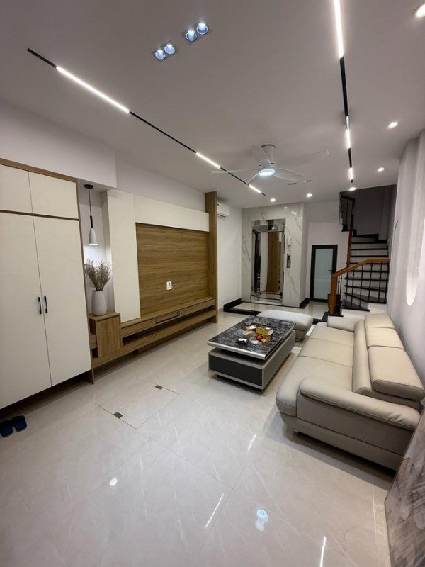 NHÀ NGỌC THỤY, GẦN TRƯỜNG CẠNH PHỐ 36M2 7 TẦNG XÂY ĐỘC LẬP - NHỈNH 10.X TỶ