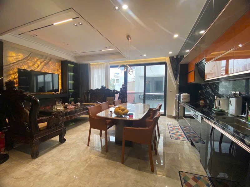 Hiếm nhà Việt Hưng,KD,140M,MT 5.5M,gara 3 ô tô,ô tô tránh,full NT.giá đầu tư hơn 25 tỷ