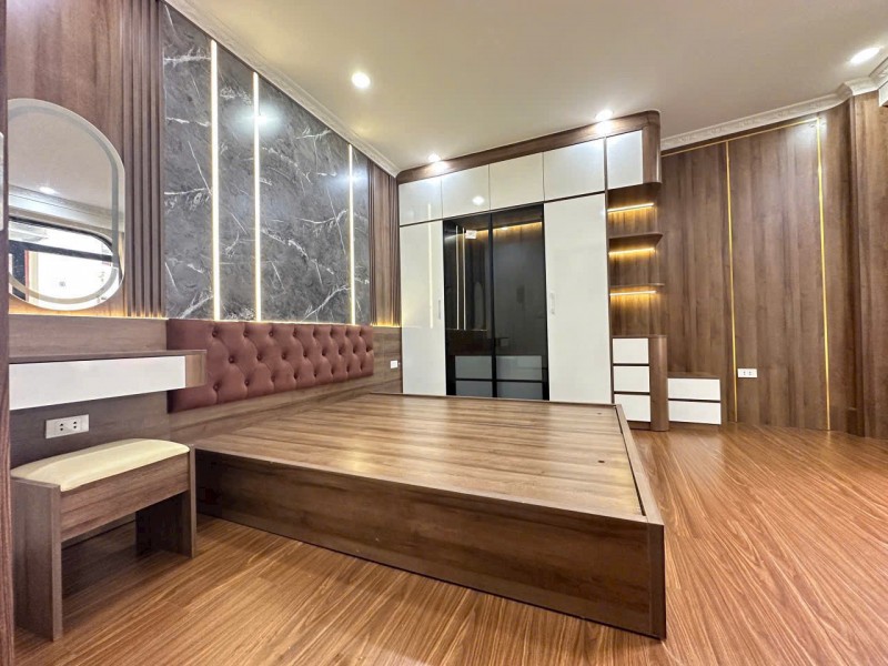 Hiếm nhà Việt Hưng,KD,140M,MT 5.5M,gara 3 ô tô,ô tô tránh,full NT.giá đầu tư hơn 25 tỷ