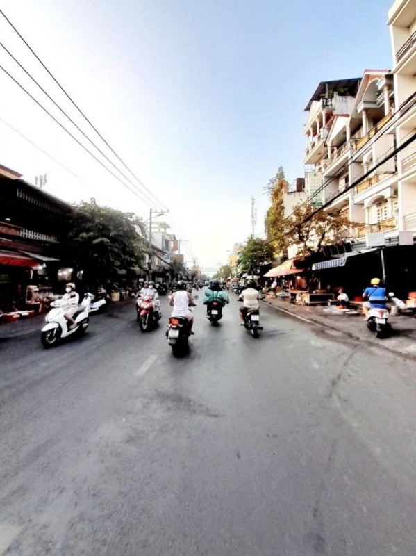 Bán nhà Mặt tiền Hiệp Bình, gần Vạn Phúc City, QL13, 6,5x28m, 6 Tầng - có Hầm, chỉ 35 Tỷ.