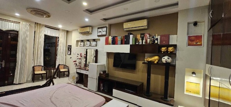 Bán nhà mặt tiền đối diện bến xe Quận 8, gần công viên 7x20, 4 tầng 0931172218