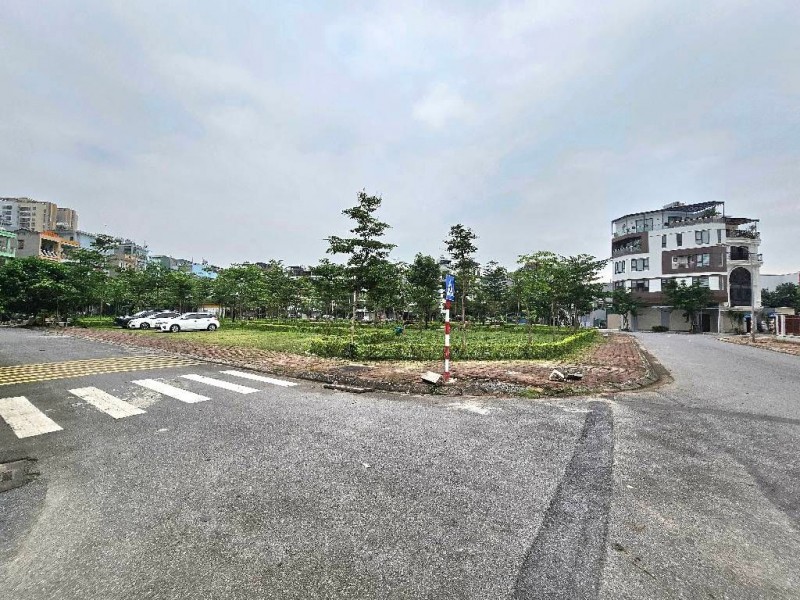 BÁN ĐẤT TĐC VIỆT HƯNG 40M2- MẶT CÔNG VIÊN THOÁNG VĨNH VIỄN- HƠN 10 TỶ