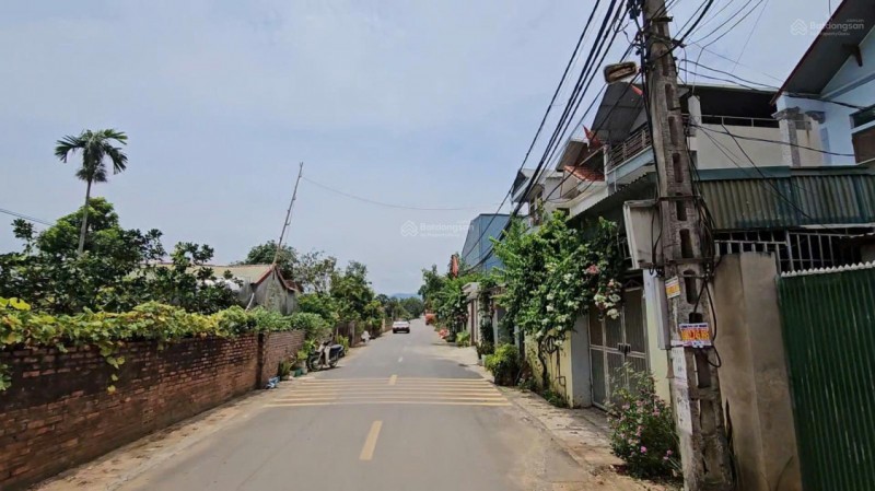 Chủ cắt lỗ Lô góc 100m2 mặt tiền 6m, sổ đỏ sẵn,đối diện đại học Quốc Gia, trung tâm Hòa Lạc, chủ