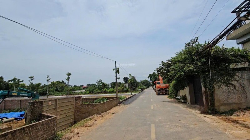 Chủ cắt lỗ Lô góc 100m2 mặt tiền 6m, sổ đỏ sẵn,đối diện đại học Quốc Gia, trung tâm Hòa Lạc, chủ