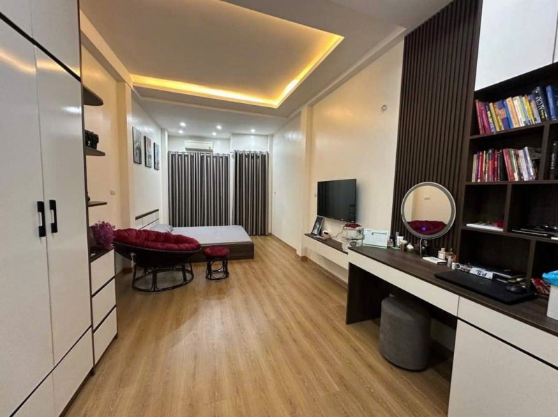 Hiếm đẹp! Bán nhà mặt phố Thụy Khuê, 70m2, 7 tầng thang máy, mặt tiền 4.2m, giá 41.5 tỉ, vỉa hè, KD