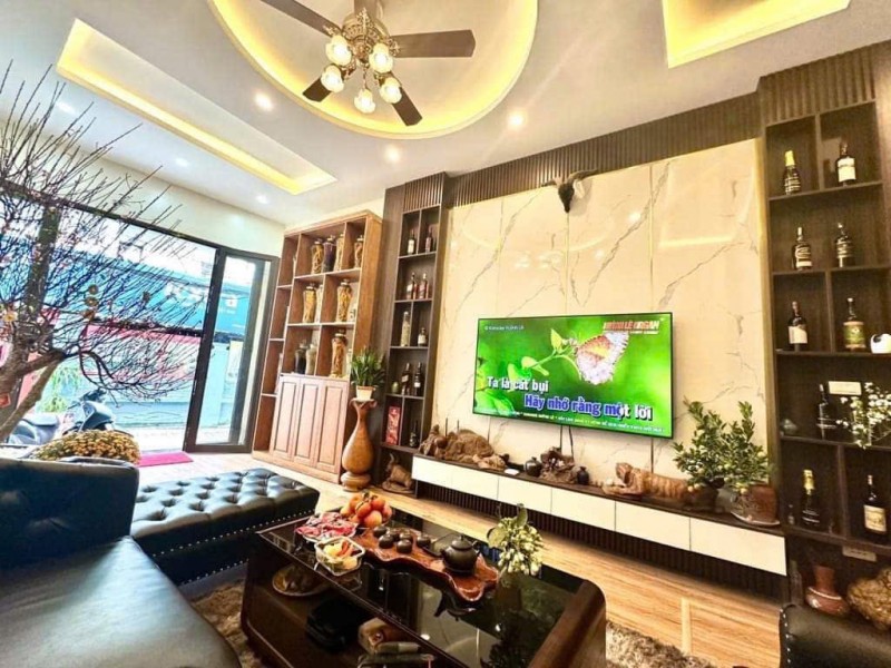 Hiếm đẹp! Bán nhà mặt phố Thụy Khuê, 70m2, 7 tầng thang máy, mặt tiền 4.2m, giá 41.5 tỉ, vỉa hè, KD