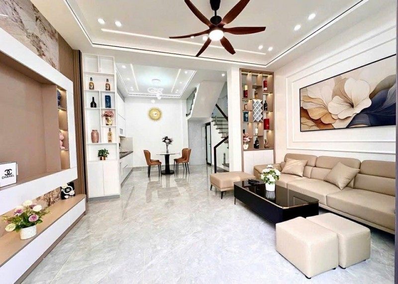 THÁI THỊNH – 39M² – 5 TẦNG – MẶT TIỀN 6M – 8.6 TỶ ( NHÀ THẬT)